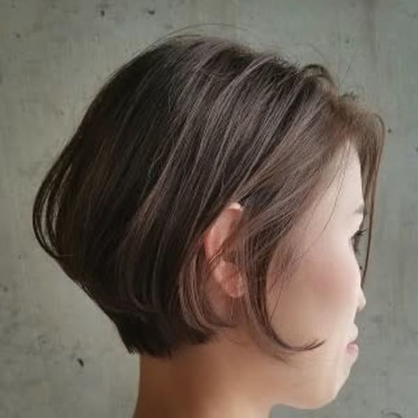 ハイライト×前下がりショートボブ
