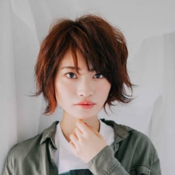 レッド×外ハネショート