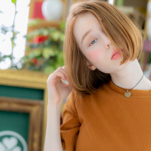 ハイトーンで外国人風!前下がりミニマムボブ ニュアンスカール