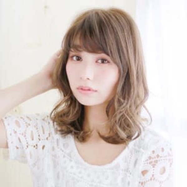 くびれスタイルのゆるミックスカール