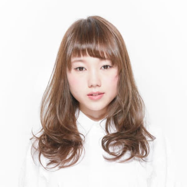 大人可愛い斜めショートバング