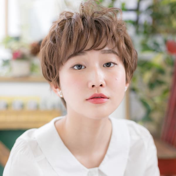 アシンメトリー外国人風ふわふわウェーブ　クールショート　