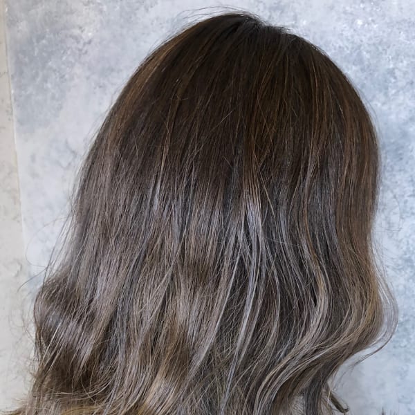 退色も楽しめるバレイヤージュカラー