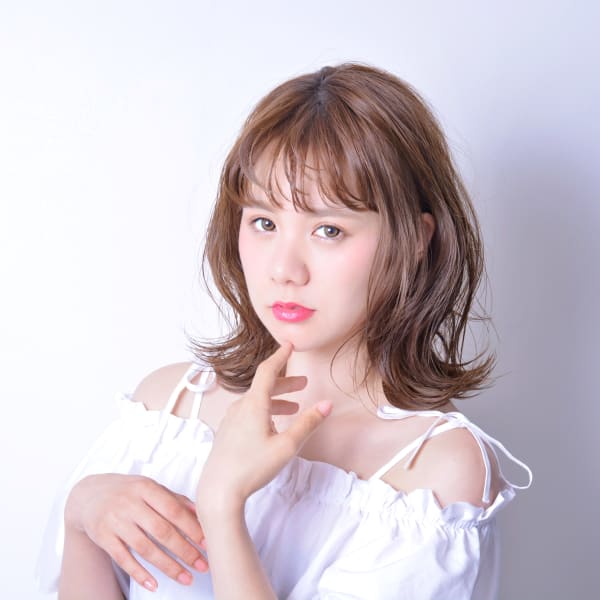 ひし形フォルムでみせる大人外ハネセミディ透明感スタイル|Liraica【リライカ】