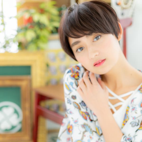 アシンメトリー前下がり大人マッシュショート　クールショート