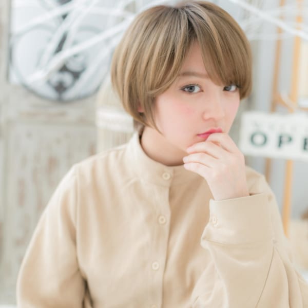 外国人風カラー☆前下がりマッシュショート　エアリーカール