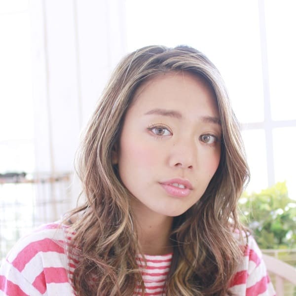 20代30代40代 表情を変えるハイライト夏ロング