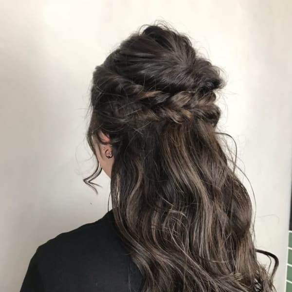 ヘアセット ノットヘア ハーフアップ 結婚式 二次会