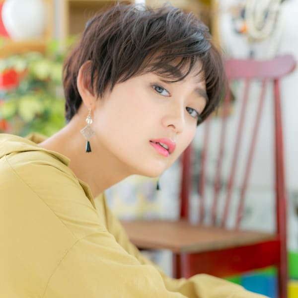 くせ毛風ニュアンスショートで洗練大人女子 ボリュームカール