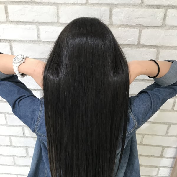 スーパーロングも透明感たっぷりアッシュグレー