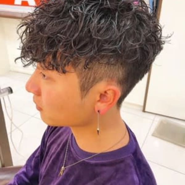 ツーブロックショート 前下がり マッシュ スパイラルパーマ