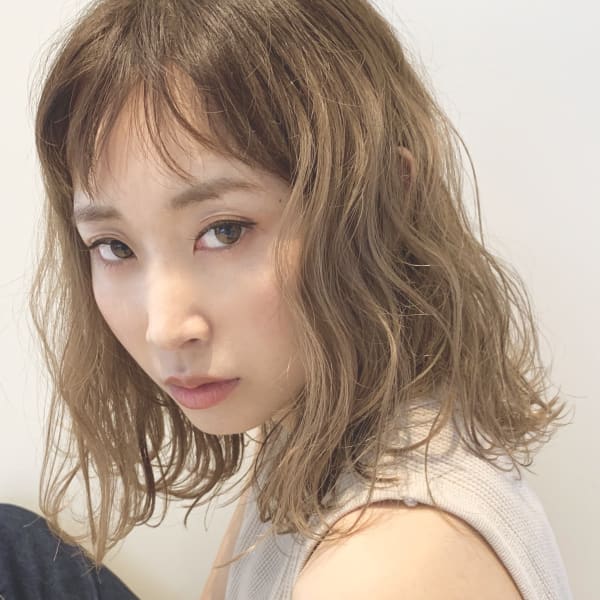 クリスタルグレージュ・ウェーブミディアム