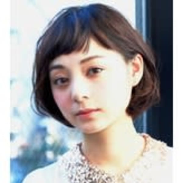 ショートバングのゆるふわボブスタイル|Amusebox
