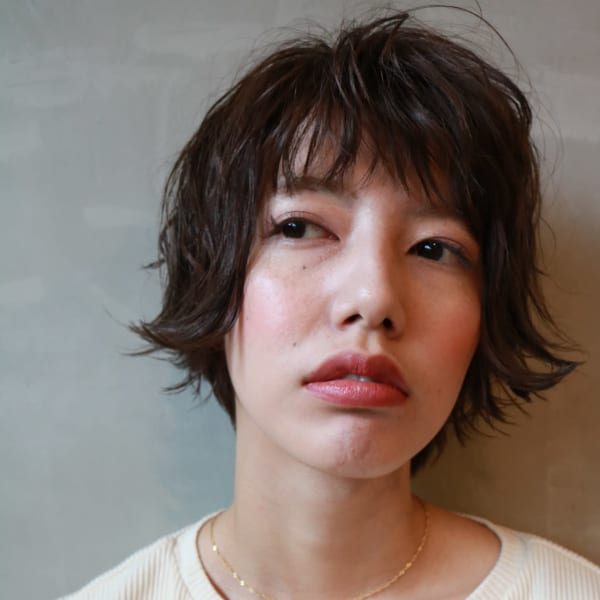 アッシュカラー外ハネショート