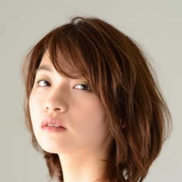 ひし型シルエットの美人ミディアム