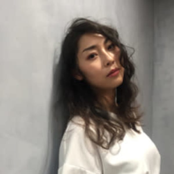 暗髪セミロング