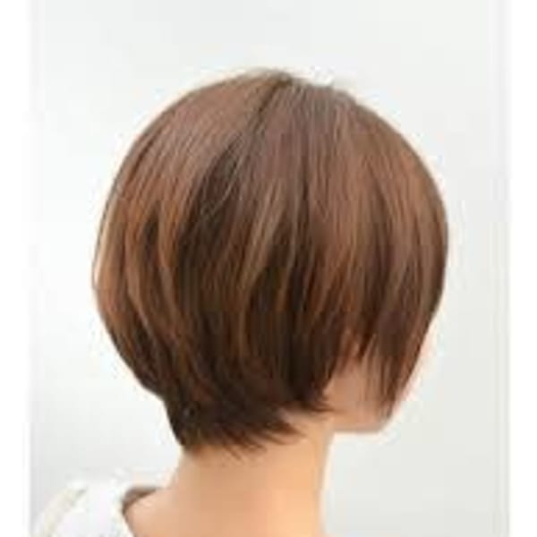 前下がりショートヘア