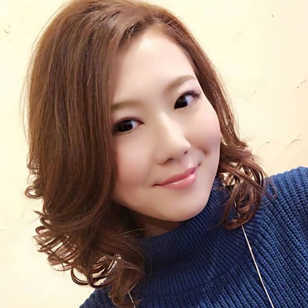 艶髪外ハネミディ