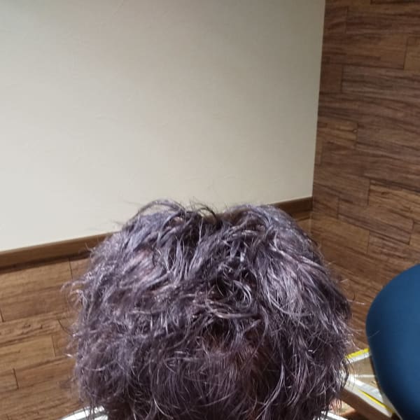 透明感のある青紫＆パーマ仕上げ。|GLANZ Hair&Make