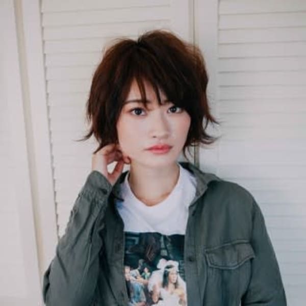 レッド×外ハネショート