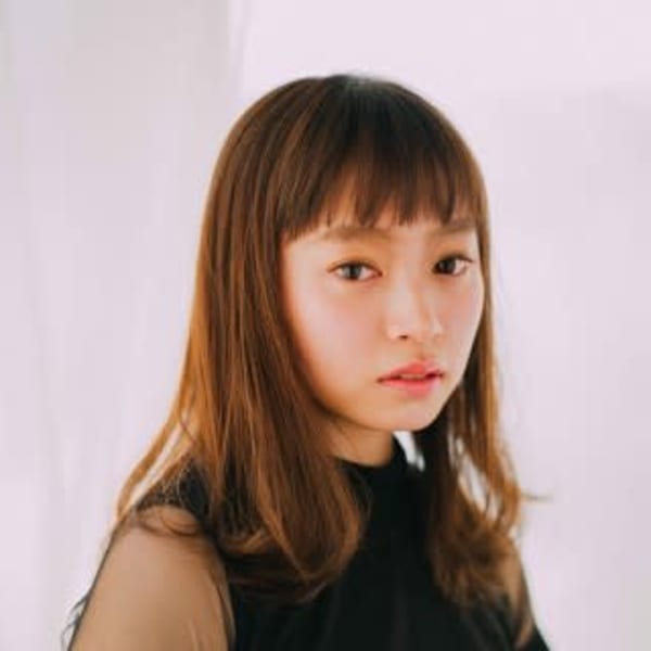 外ハネフェミニンスタイル