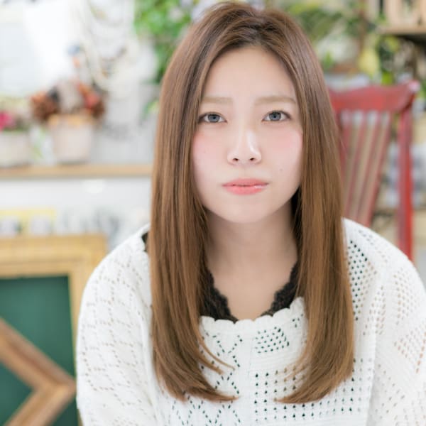 大人かわいいセンターパート美髪ストレート エレガントロング