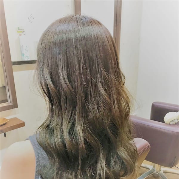 スモーキーグレージュ