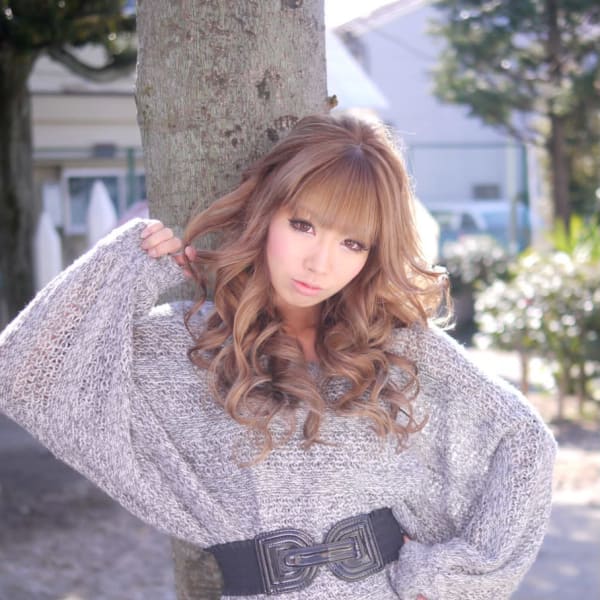 ミルクティー系ベージュ×コテ巻きおろし