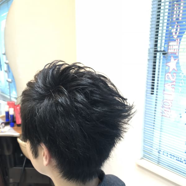 アシンメトリーとストリームで魅せるデザインカット|Cut&Shave UEMURA