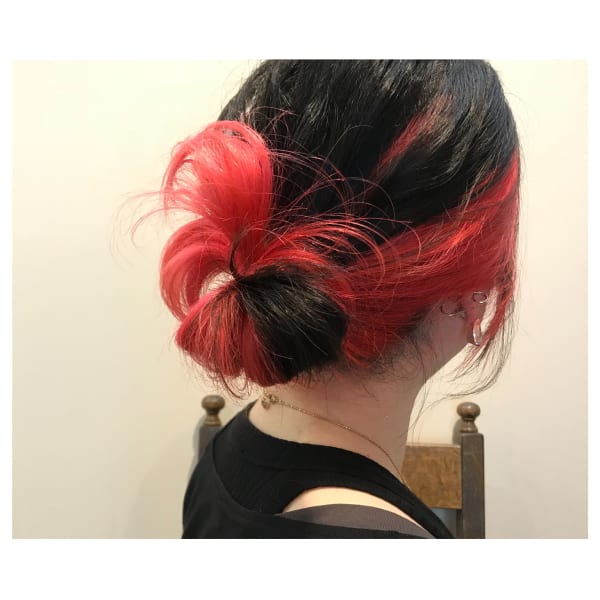 インナーカラーまとめ髪