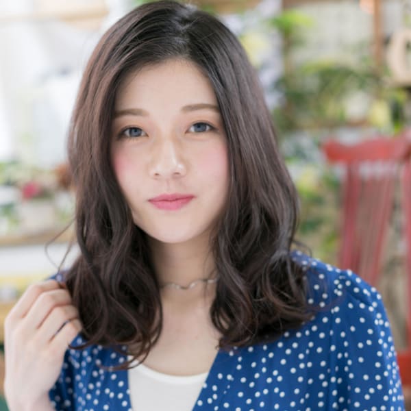 アシンメトリーでこなれ感…くせ毛風無造作カールエアリーカール