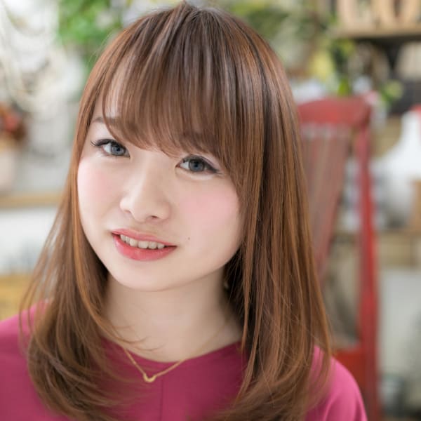 レッドブラウン×斜めバングナチュラルストレートエアリーロング