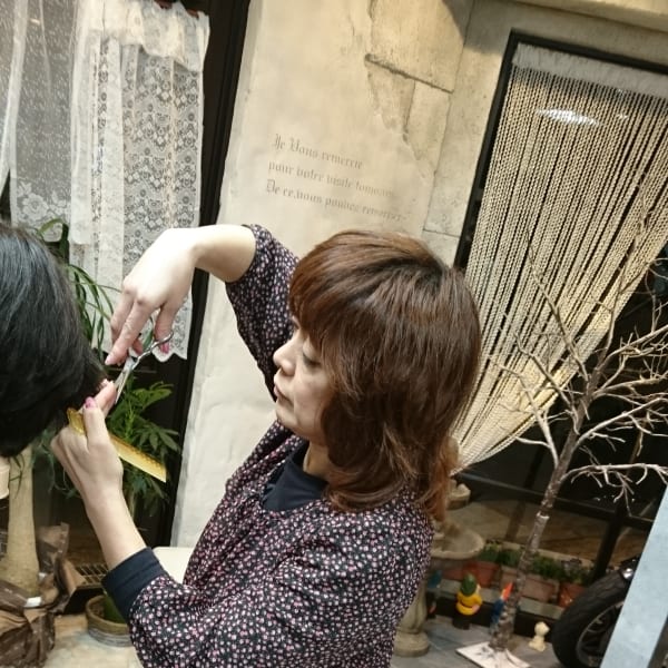 Bande Hair Rokumeikan【バンデ　ヘア　ロクメイカン】のスタッフ紹介。HITOMI