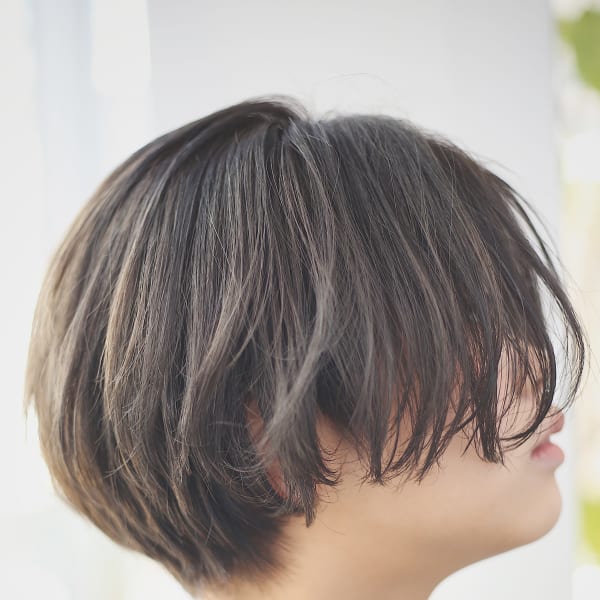 ルーズな質感のハンサムショート