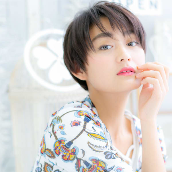 アシンメトリー前下がり大人マッシュショート　エアリーショート