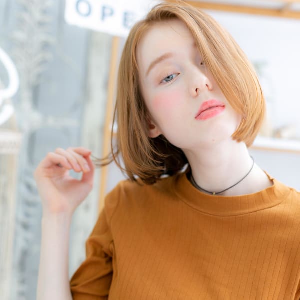 ハイトーンで外国人風！前下がりミニマムボブ　エアリーボブ