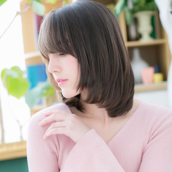 斜めバングで小顔見せ…大人ボブディ　ニュアンスカール
