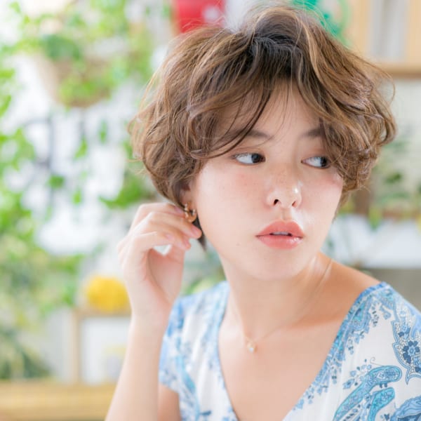 くせ毛風ラフウェーブのラグジュアリーショート エアリーカール