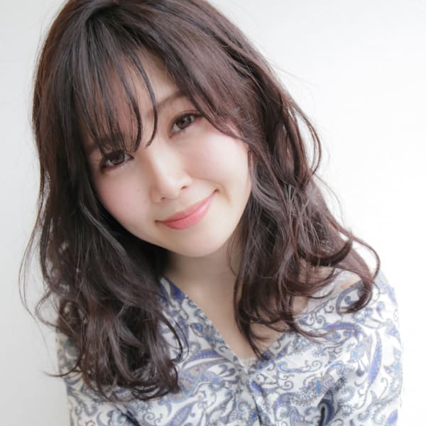 ラグヘアのフェミニンパーマスタイル