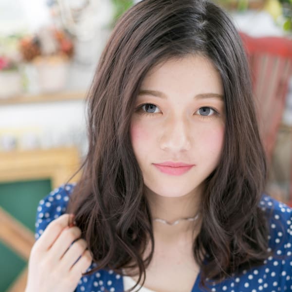 アシンメトリーでこなれ感…くせ毛風無造作カールリッチウェーブ