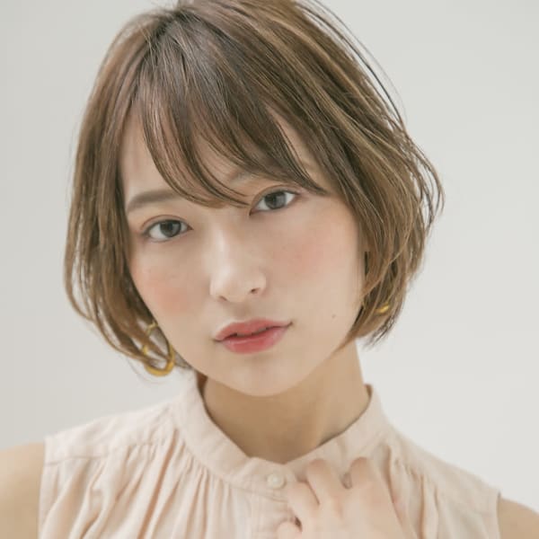 ナチュラルフェミニンひし形ショートボブ