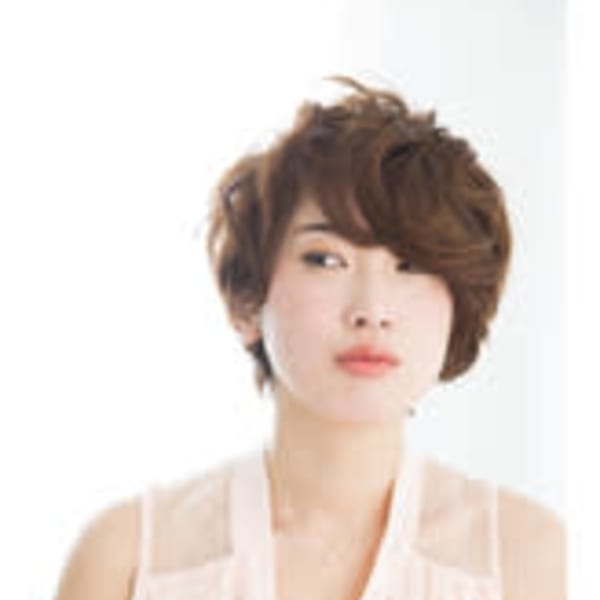 クセ毛風ウェーブで色気のあるモードショート|HAIR DESIGN Serendipity