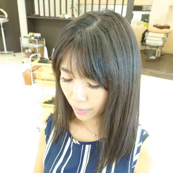 セミロングヘアスタイル