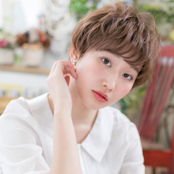 アシンメトリー外国人風ふわふわウェーブ ボーイッシュショート