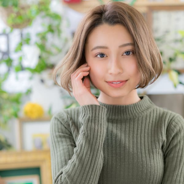 センターパート＊ナチュラルワンカール大人ボブ　ふんわりボブ