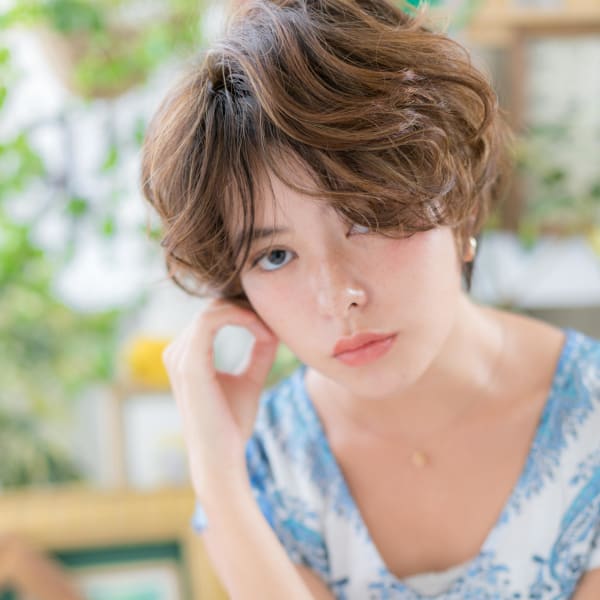 くせ毛風ラフウェーブのラグジュアリーショートシフォンウェーブ