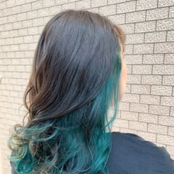 Lia＆伊藤夏海 大人派手インナーカラー