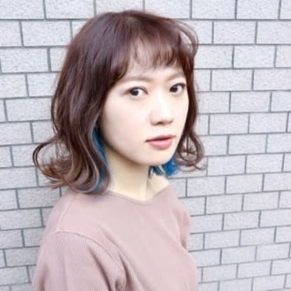 Lia&汐見悠佑 小顔効果 大人可愛いブルーインナーカラー