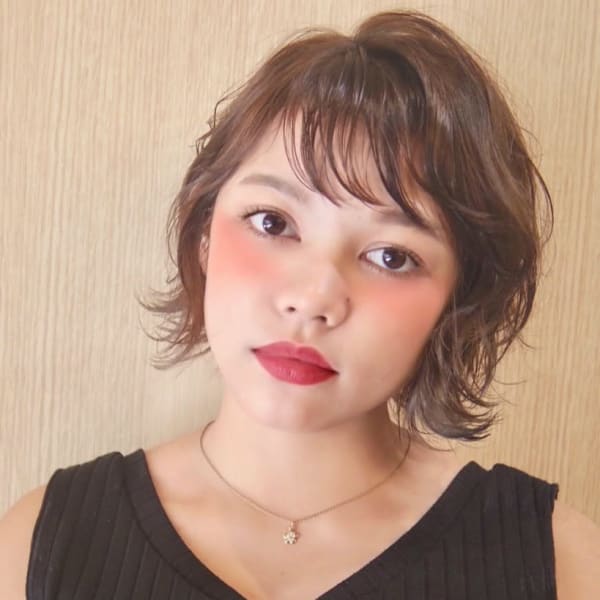 外ハネフェミニンボブ