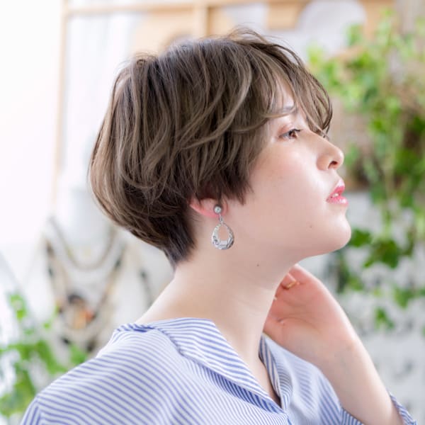 外国人風アシンメトリーハンサムショート　ニュアンスカール